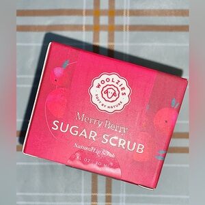 Woolzies Merry Berry Sugar Scrub - Red